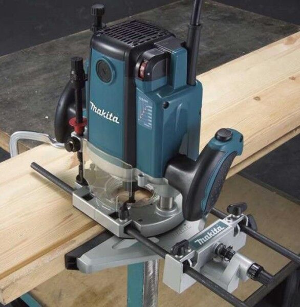 Фрезер Makita RP2300FCX