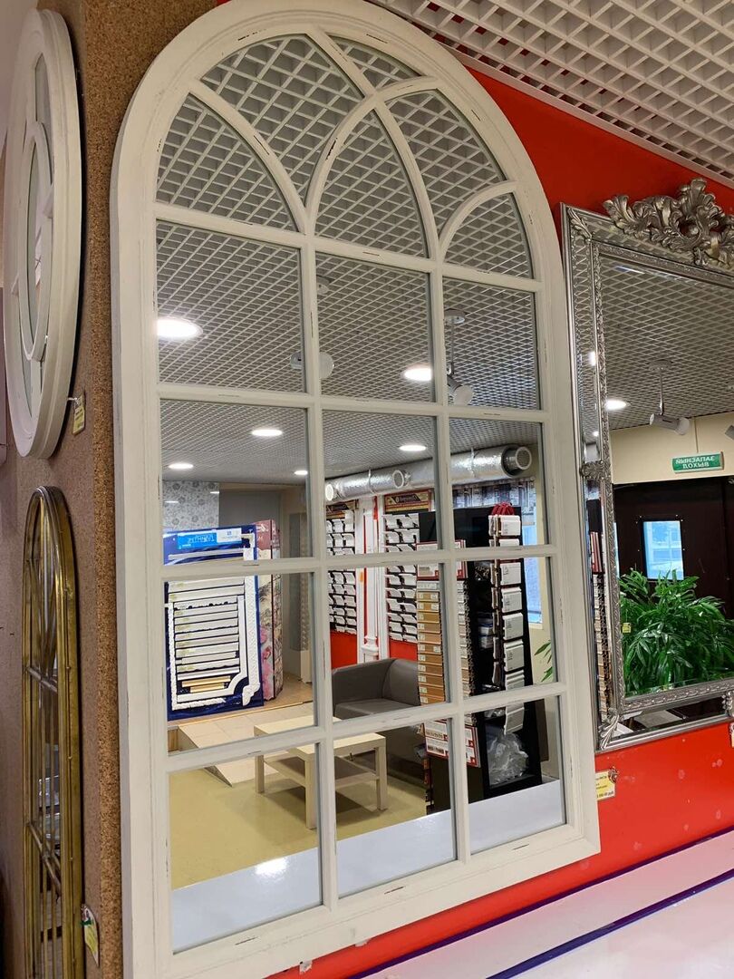 Зеркало в деревянной раме 18-2712